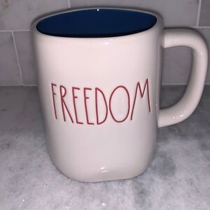 RAE DUNN “FREEDOM “ RWB MUG